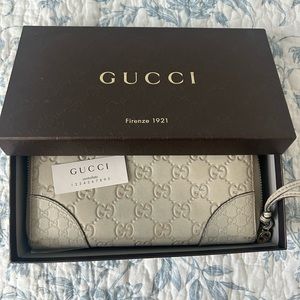 Long Gucci Wallet! In amazing condition with box